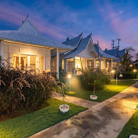 Paus Putih Hotel Lembongan Kültér fotó